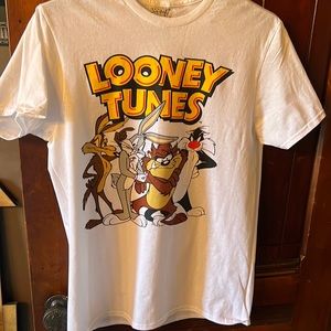 Mens looney tunes tshirt NWOT